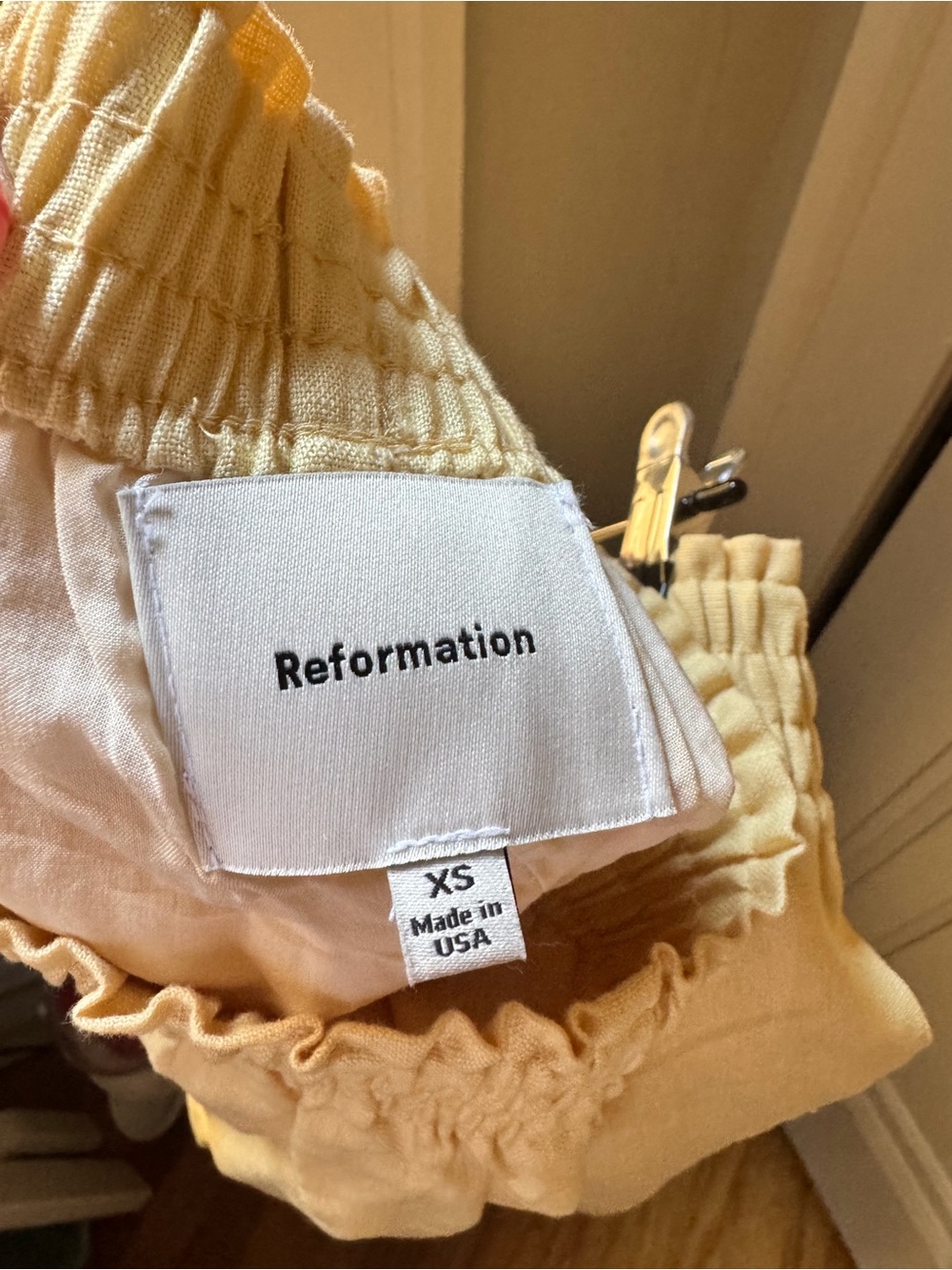Reformation Mila Shorts in Parmesan - Picture 4 of 4